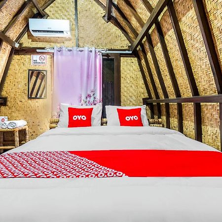 Oyo 1837 Telone Bungalow Palebah Buitenkant foto