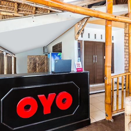 Oyo 1837 Telone Bungalow Palebah Buitenkant foto