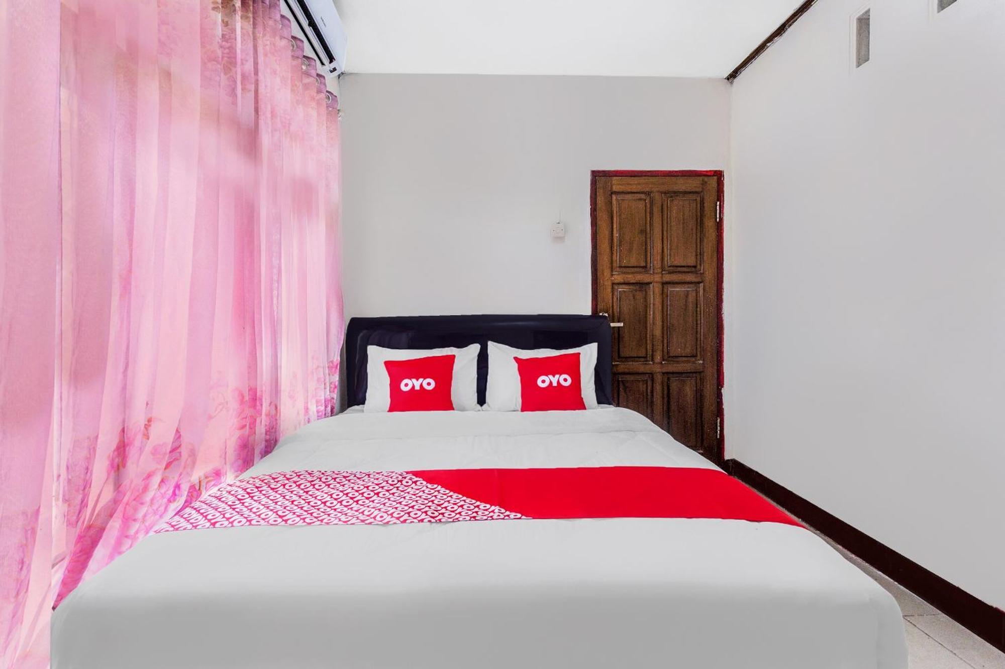 Oyo 1837 Telone Bungalow Palebah Buitenkant foto