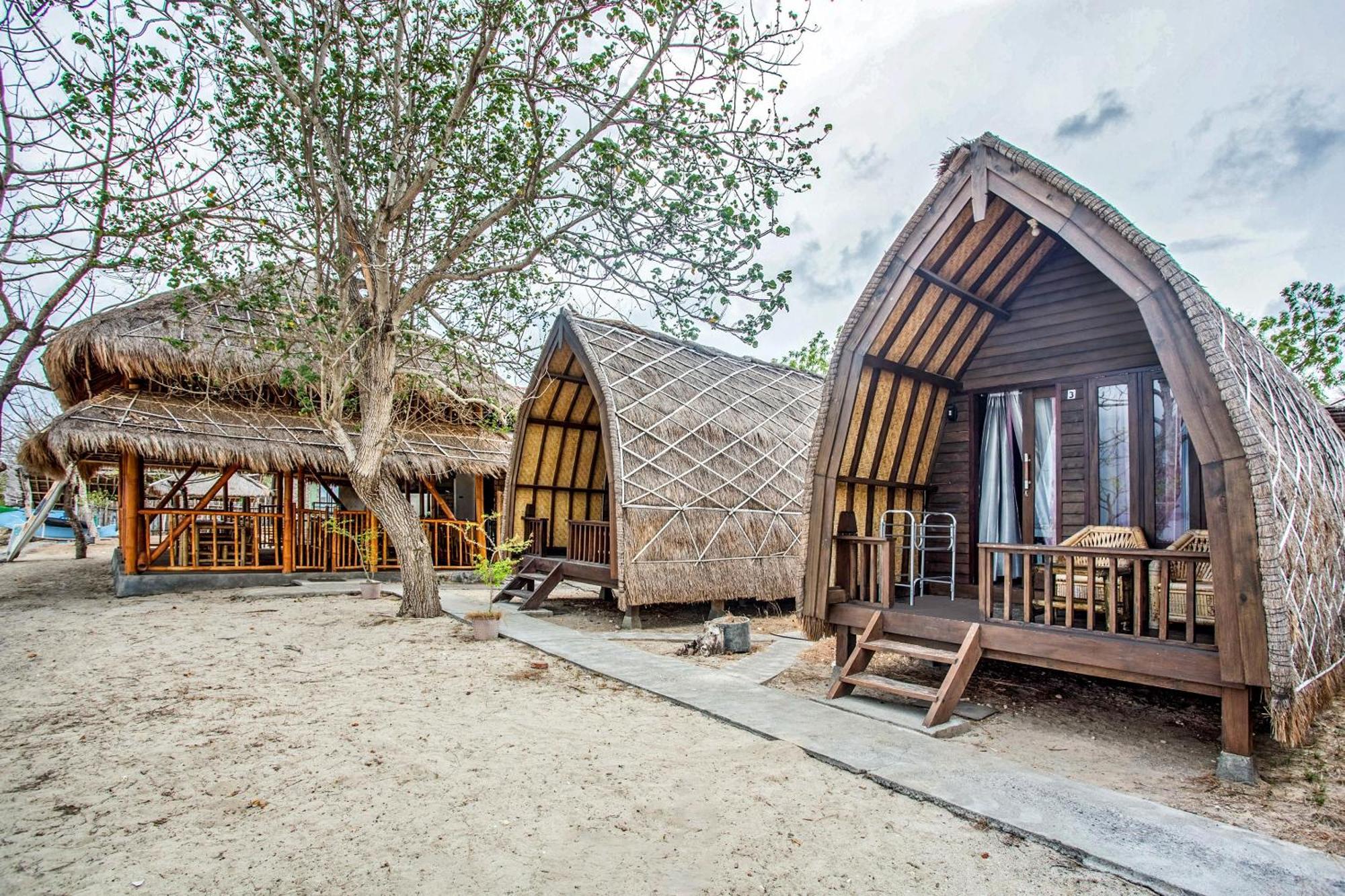 Oyo 1837 Telone Bungalow Palebah Buitenkant foto