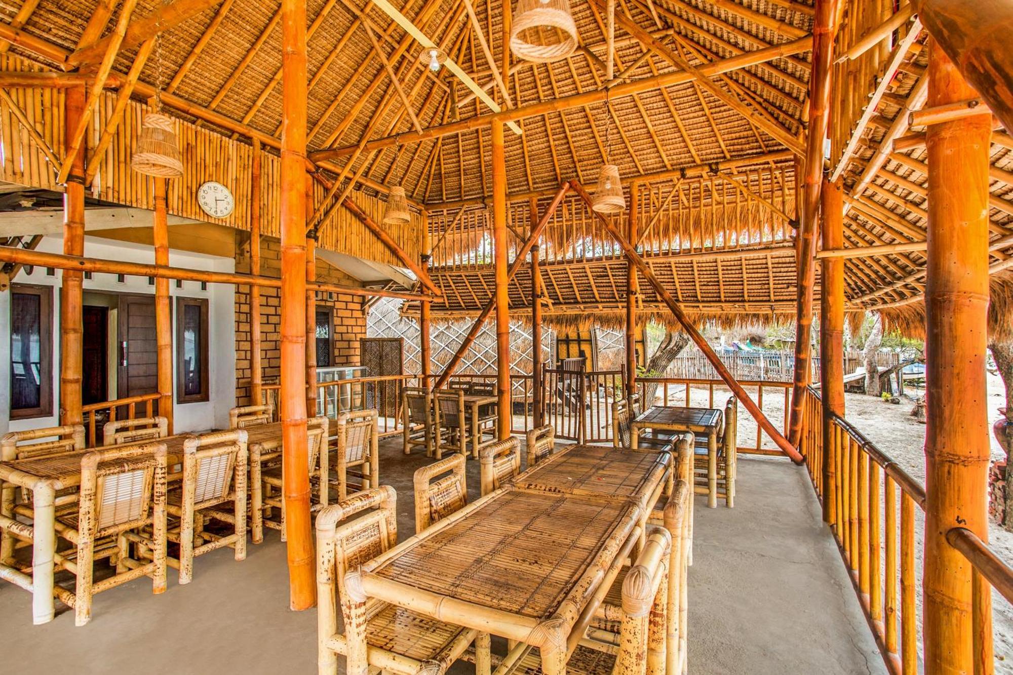 Oyo 1837 Telone Bungalow Palebah Buitenkant foto