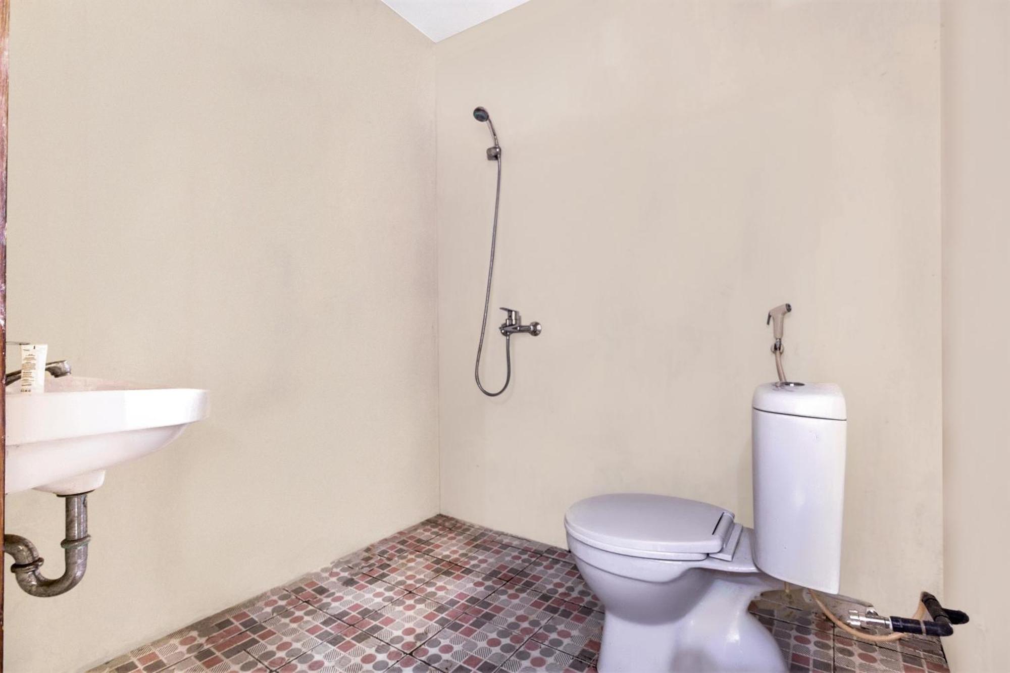 Oyo 1837 Telone Bungalow Palebah Buitenkant foto